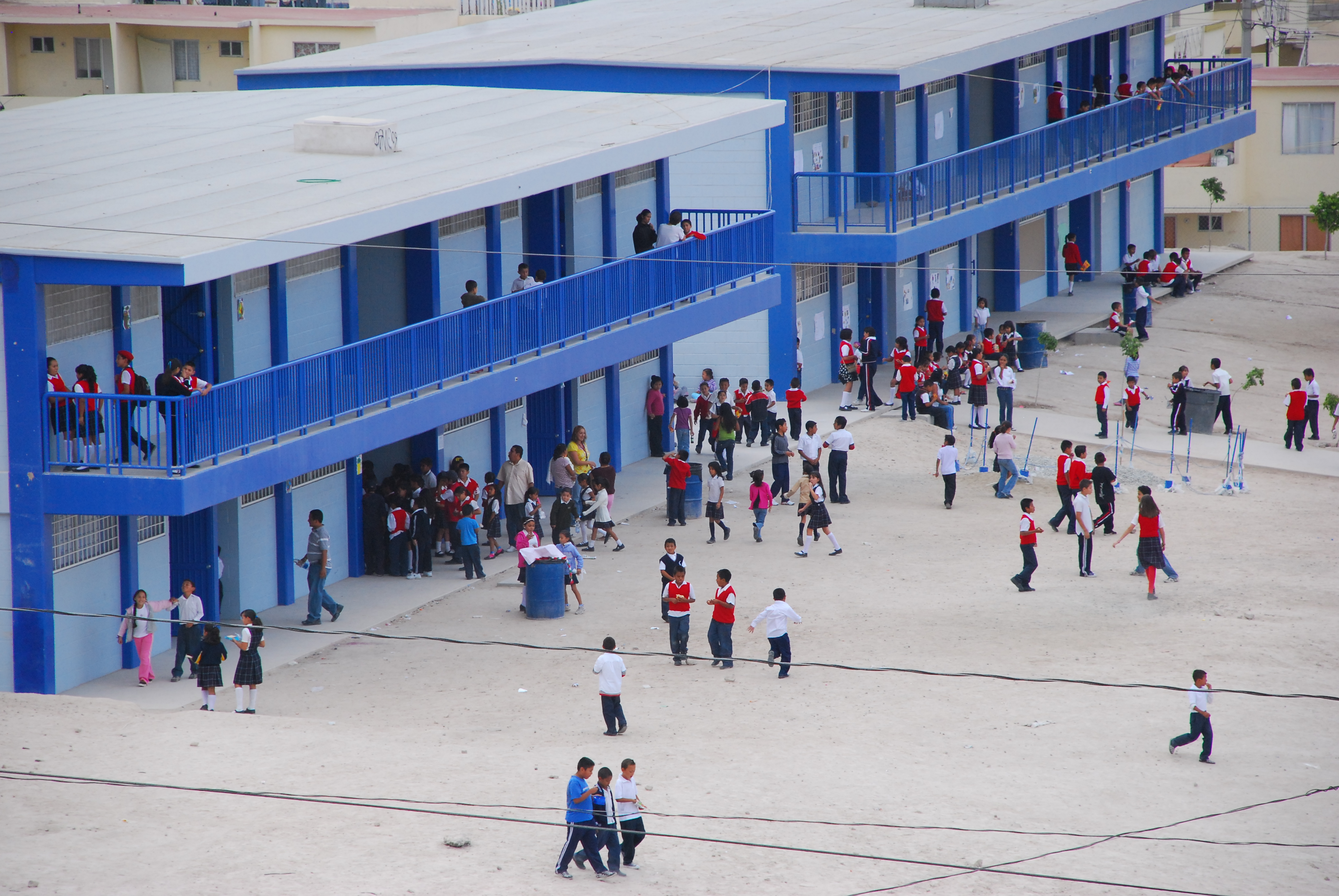 Incorporación escolar de estudiantes provenientes de EUA en Baja California, México. 